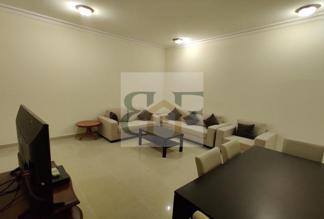 945300 - Property Image 2