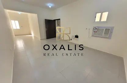 Apartment - 2 Bedrooms - 2 Bathrooms for rent in Wholesale Market Street - Abu Hamour - Doha