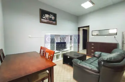 شقة - غرفة نوم - 1 حمام للايجار في طريق سلوى - العزيزية - الدوحة