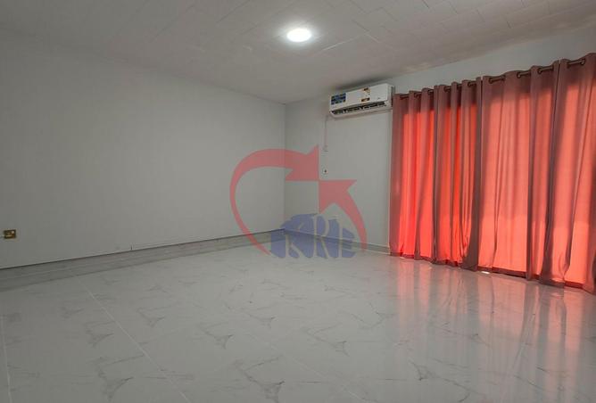 944047 - Property Image 2