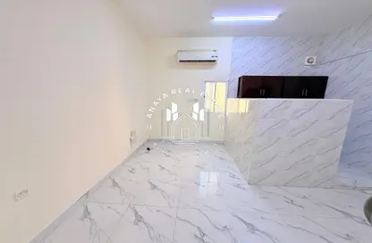 شقة - غرفة نوم - 1 حمام للايجار في طريق المطار القديم - الدوحة