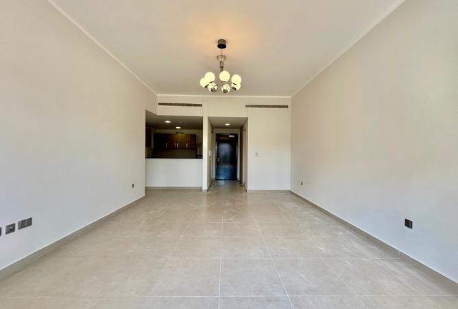 983127 - Property Image 2