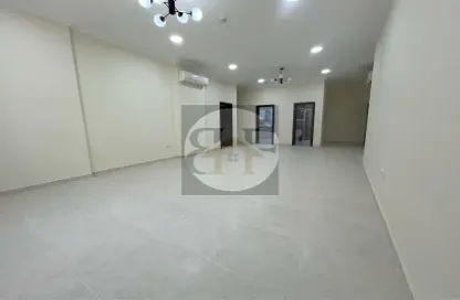 Apartment - 3 Bedrooms - 2 Bathrooms for rent in Al Mansoura - Al Mansoura - Doha