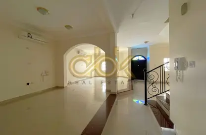 Villa - 5 Bedrooms - 4 Bathrooms for rent in Duhail Villas - Al Duhail - Doha