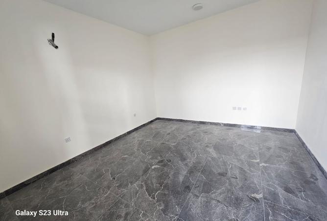 939589 - Property Image 3