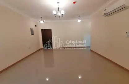 شقة - 2 غرف نوم - 2 حمامات للايجار في شارع النجمة - طريق المطار القديم - الدوحة