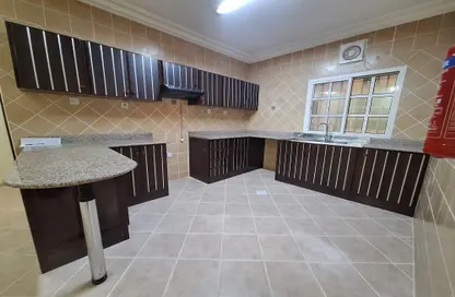 شقة - 2 غرف نوم - 3 حمامات للايجار في شارع المطار القديم - طريق المطار القديم - الدوحة