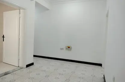 Apartment - 2 Bedrooms - 1 Bathroom for rent in Al Nasr Street - Al Nasr - Doha