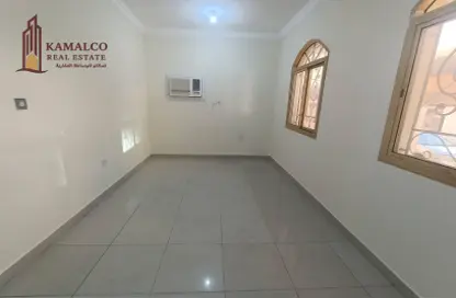 شقة - 2 غرف نوم - 2 حمامات للايجار في ام غوالينا تجارية - ام غويلينا - أم غويلينا - الدوحة