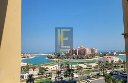 شقة - 2 غرف نوم - 3 حمامات للايجار في طريق بورتو الشرقي - بورتو أرابيا - جزيرة اللؤلؤة - الدوحة