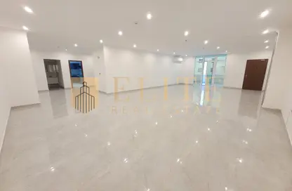 Apartment - 2 Bedrooms - 3 Bathrooms for rent in Al Nasr Street - Al Nasr - Doha