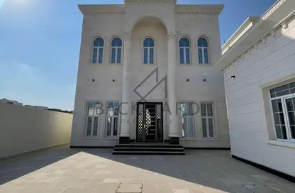 فيلا - 7 غرف نوم - 7 حمامات للبيع في بوابة عين خالد - عين خالد - الدوحة