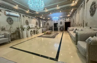 فيلا - 8 غرف نوم - 8 حمامات للايجار في شارع ام السنيم - عين خالد - الدوحة