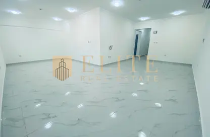Apartment - 2 Bedrooms - 3 Bathrooms for rent in Tariq Street - Fereej Bin Omran - Doha