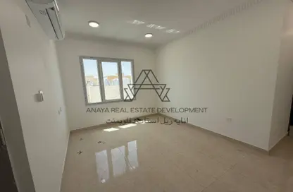 Apartment - 2 Bedrooms - 1 Bathroom for rent in Al Nasr Street - Al Nasr - Doha
