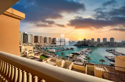 Apartment - 2 Bedrooms - 3 Bathrooms for rent in Tower 18 - Porto Arabia - The Pearl Island - Doha