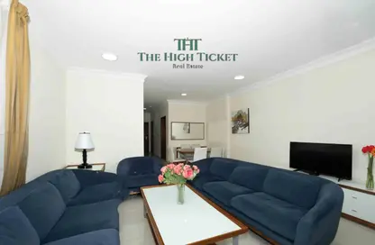 Apartment - 3 Bedrooms - 3 Bathrooms for rent in Umm Ghwailina Comm - Umm Ghuwalina - Umm Ghuwailina - Doha