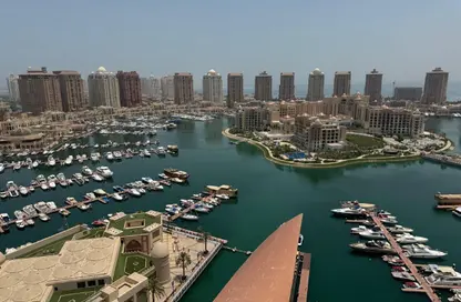 شقة - 3 غرف نوم - 4 حمامات للايجار في طريق بورتو الغربي - بورتو أرابيا - جزيرة اللؤلؤة - الدوحة