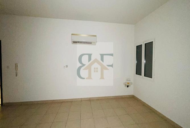953223 - Property Image 2