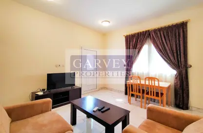 Apartment - Studio - 1 Bathroom for rent in Umm Al Seneem Street - Ain Khaled - Doha