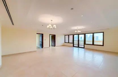 Apartment - 2 Bedrooms - 2 Bathrooms for rent in Burj Eleganté - Porto Arabia - The Pearl Island - Doha