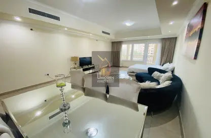 صورة لـ غرفة المعيشة / غرفة الطعام شقة - غرفة نوم - 2 حمامات للبيع في برج 10 - بورتو أرابيا - جزيرة اللؤلؤة - الدوحة ، صورة رقم 1