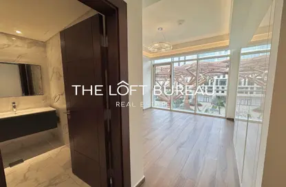 Apartment - 2 Bedrooms - 3 Bathrooms for rent in Gewan Island - The Pearl Island - Doha
