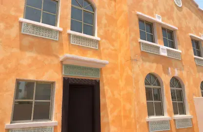 Villa - 4 Bedrooms - 5 Bathrooms for rent in Umm Al Seneem Street - Ain Khaled - Doha