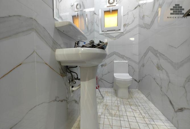902121 - Property Image 3