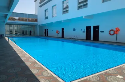 فيلا - 6 غرف نوم - 6 حمامات للايجار في طريق سلوى - العزيزية - الدوحة