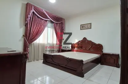 صورة لـ غرفة- غرفة النوم مجمع سكني - 4 غرف نوم - 4 حمامات للايجار في شارع ام السنيم - عين خالد - الدوحة ، صورة رقم 1