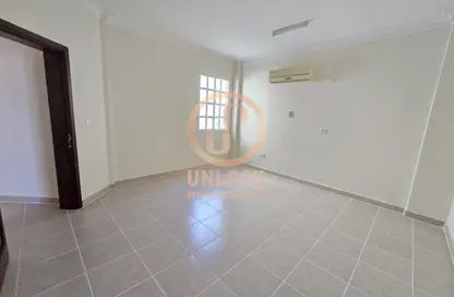Apartment - 3 Bedrooms - 2 Bathrooms for rent in Anas Street - Fereej Bin Mahmoud North - Fereej Bin Mahmoud - Doha