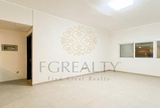 989220 - Property Image 2