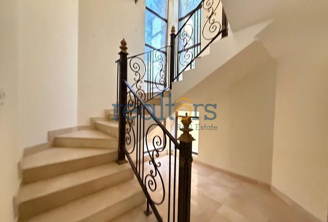954871 - Property Image 2