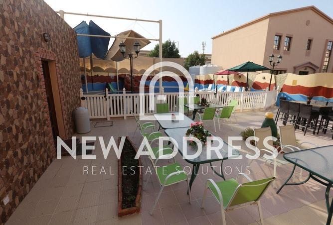 989843 - Property Image 2