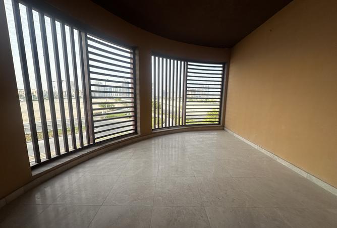 927701 - Property Image 2