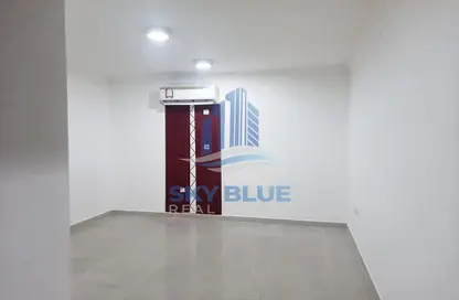 Penthouse - Studio - 1 Bathroom for rent in Al Gharrafa - Doha