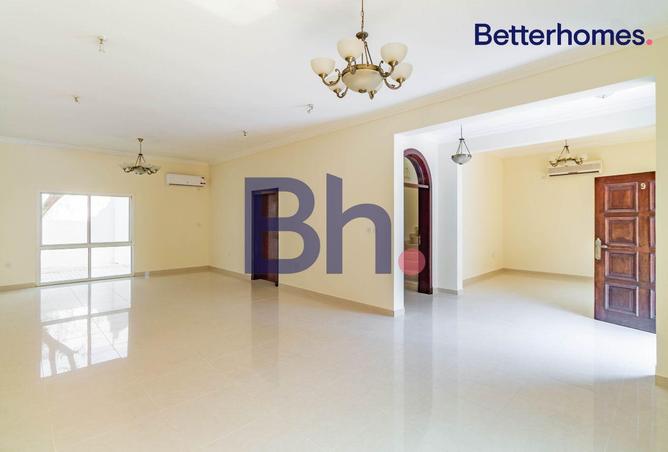 929351 - Property Image 2