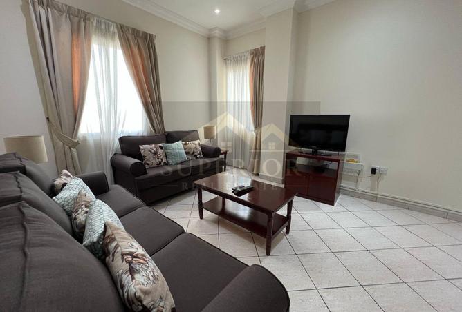 912143 - Property Image 2