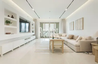 Apartment - 2 Bedrooms - 3 Bathrooms for rent in Viva West - Viva Bahriyah - The Pearl Island - Doha