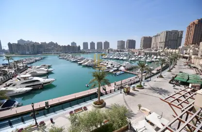 تاون هاوس - 4 غرف نوم - 5 حمامات للايجار في طريق بورتو الغربي - بورتو أرابيا - جزيرة اللؤلؤة - الدوحة