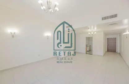 Apartment - 2 Bedrooms - 2 Bathrooms for rent in Barwa Commercial Avenue - Umm Al Seneem - Doha