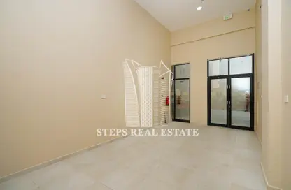 Shop - Studio for rent in Najma Street - Najma - Doha