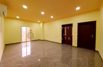 Apartment - 2 Bedrooms - 3 Bathrooms for rent in Al Nasr Street - Al Nasr - Doha