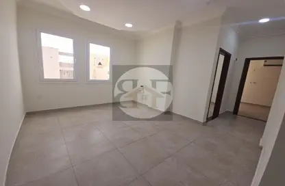 Apartment - 2 Bedrooms - 2 Bathrooms for rent in Umm Ghwailina Comm - Umm Ghuwalina - Umm Ghuwailina - Doha