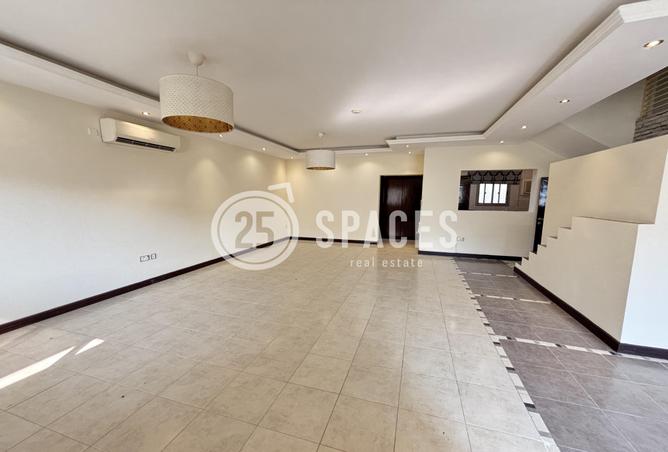 988779 - Property Image 2