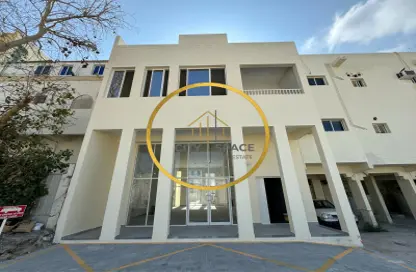 Show Room - Studio - 6 Bathrooms for rent in B-Ring Road - B-Ring Road - Doha