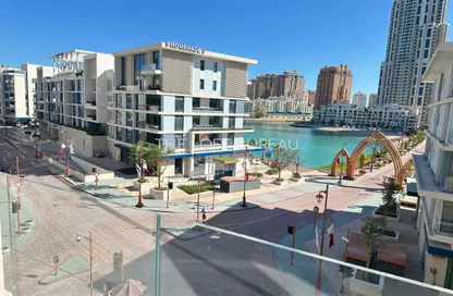 Apartment - 1 Bedroom - 2 Bathrooms for rent in Gewan Island - The Pearl Island - Doha