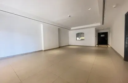 Apartment - 1 Bedroom - 2 Bathrooms for rent in East Porto Drive - Porto Arabia - The Pearl Island - Doha Apartment - 1 Bedroom - 2 Bathrooms for rent in East Porto Drive - Porto Arabia - The Pearl Island - Doha