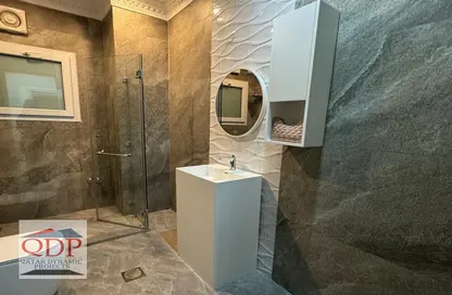 صورة لـ حمام شقة - 1 حمام للايجار في العزيزية - العزيزية - الدوحة ، صورة رقم 1